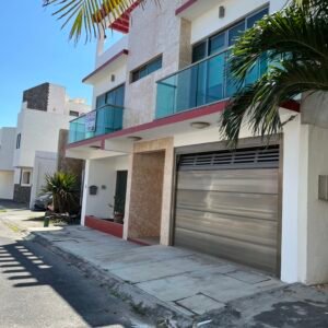 CASA EN VENTA FRAC. LOMAS DEL MAR RIVERA VERACRUZANA