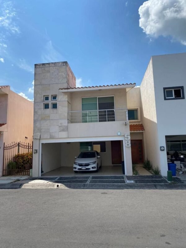 FACHADA CASA EN VENTA LOMAS RESIDENCIAL ALVARADO, VER.